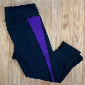 Knee length workout leggings with purple slit